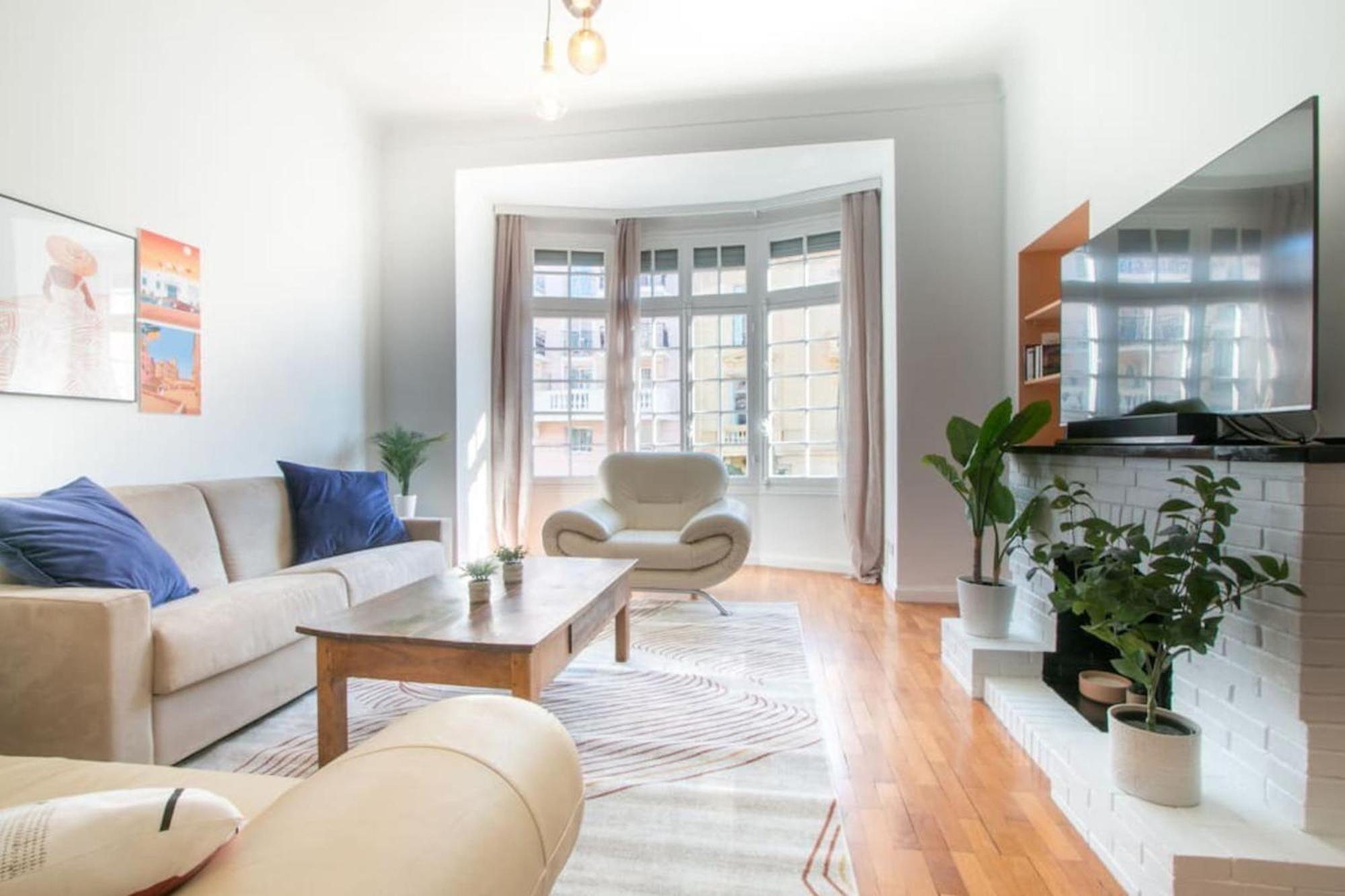 Spacious 2-Bedroom In The Centre Of Menton Luaran gambar