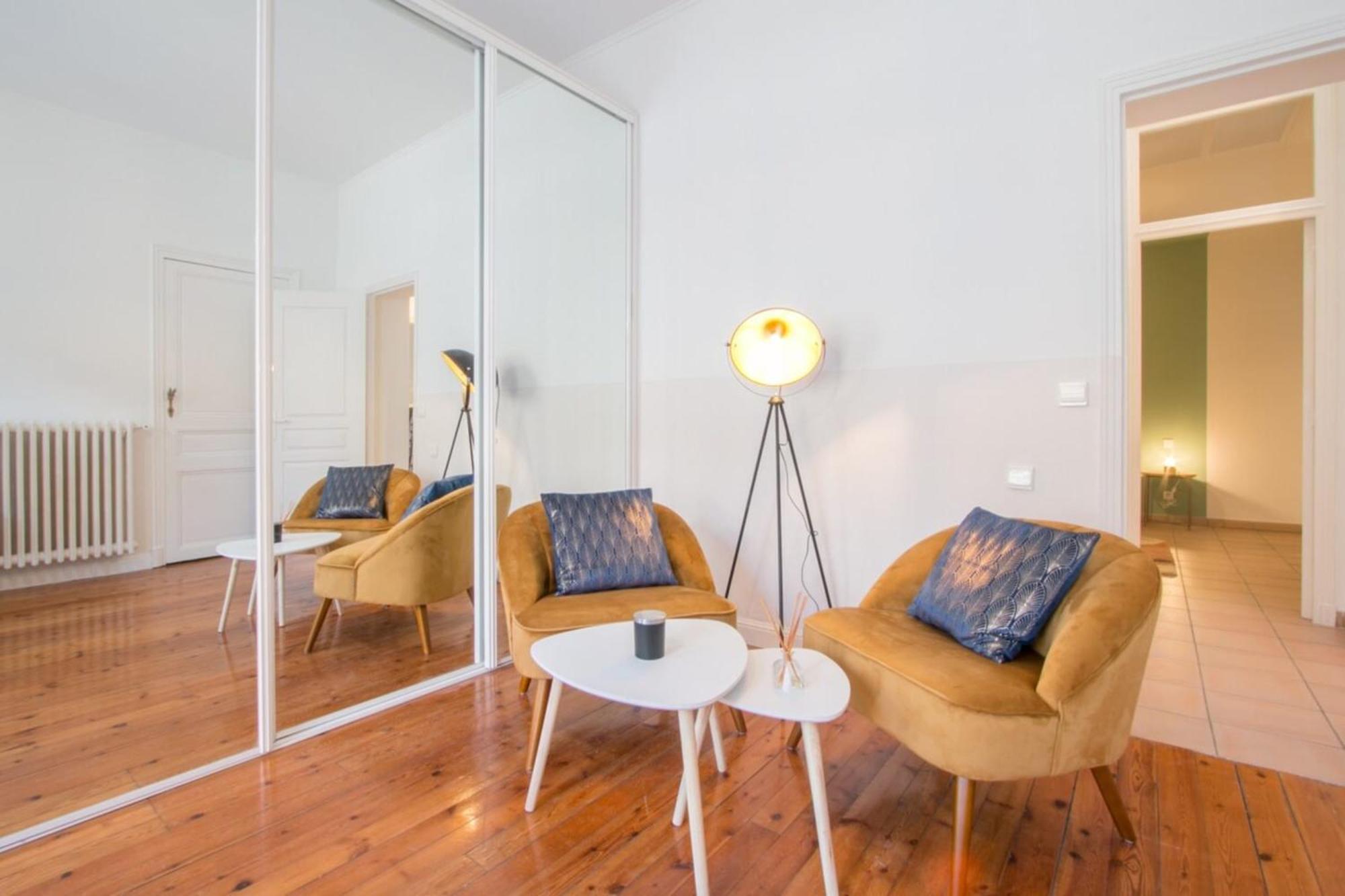 Spacious 2-Bedroom In The Centre Of Menton Luaran gambar